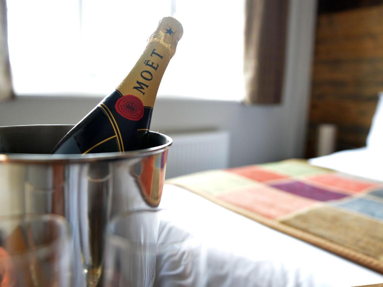 The Cayley Arms Inn Pickering Extérieur photo
